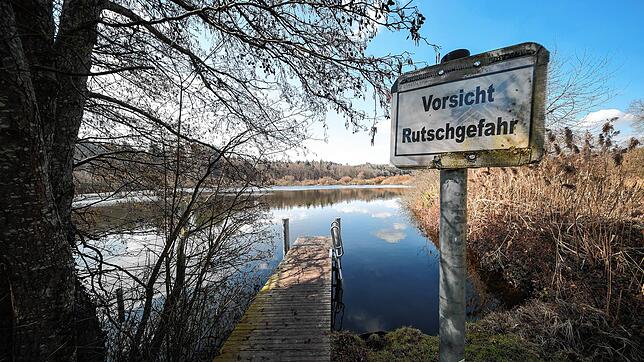 Das Buchenseebad in Güttingen: Der Badesteg muss nach der erfolglosen Suchen nach einem Betreiber abgebaut werden. Bild:Gerald Jarausch