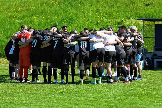 Bild 8: FC Erzingen unterliegt dem FC Wittlingen vor 500 Zuschauern mit 0:2 – und wir haben Fotos!