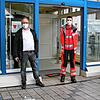 Zufrieden mit dem Beginn der Schnelltest-Aktion: OB Erik Pauly sowie die Rotkreuzler Tobias Rosenstiel, Erik Gronenberg und Thomas Gähme ...