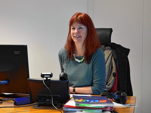 Auch Gymnasial-Direktorin Diana Amann lädt zum virtuellen Besuch ihrer Schule ein.