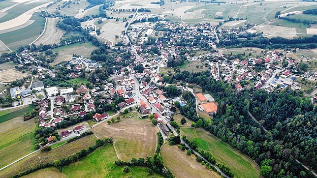 Der Ortsteil Ühlingen liegt zentral für alle übrigen sieben Ortsteile und ist Sitz der Verwaltung. Mit dem Gewerbegebiet entwickelte ...