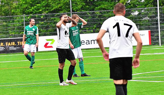 Bild 3: SV Herten bejubelt einen knappen und glücklichen Sieg bei der SG Mettingen/Krenkingen &ndash; und wir haben die Bilder!