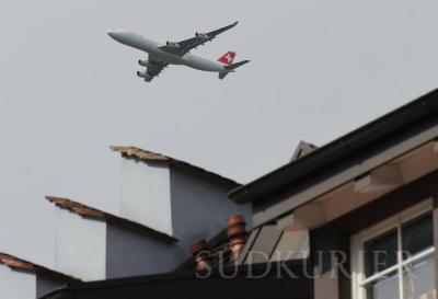 Maximal 80.000 Überflüge am Hochrhein fordert die grün-schwarze Koalitionsvereinbarung beim Thema Fluglärm. Bild: DPA