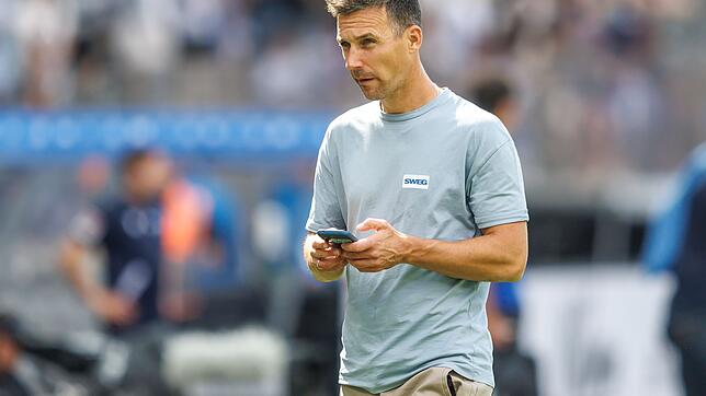 Trainer Christian Eichner und der KSC treffen am Samstag auf Eintracht Braunschweig.