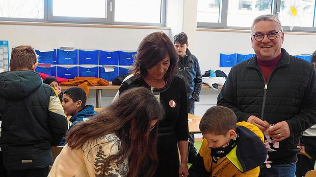 Schulleiterin Birgit Steiner und Bürgermeister Ralf Baumert beim Tag der offenen Türe an der Ten-Brink-Schule in Rielasingen. Bild: ...