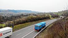 Die B 314 von Waldshut nach Singen führt über Blumberg, unser Bild von März 2021 zeigt die Umfahrung Fützen. Durch den Starkregen vom ...