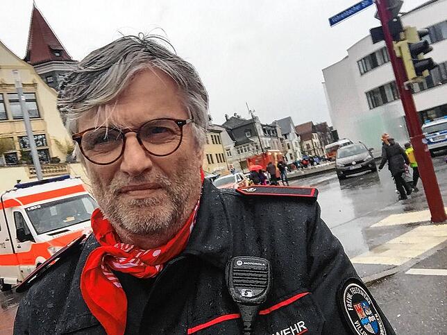Bernd Bichl in Villingen: 1969 ist er zunächst in das Technische Hilfswerk eingetreten und wechselte daraufhin zur Feuerwehr. Dort ist ...