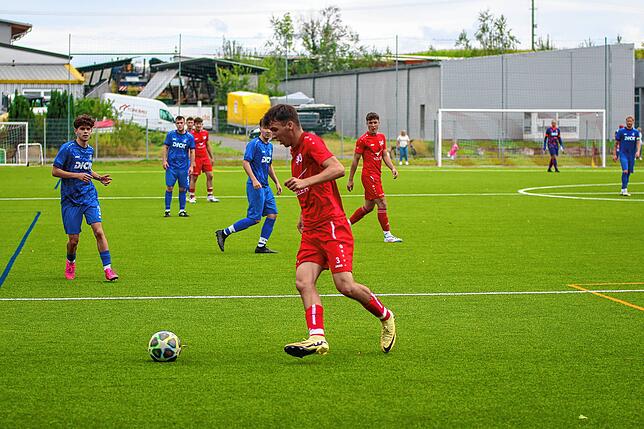 Bild 7: SV Jestetten müht sich zum 2:1-Sieg gegen den SC Lauchringen – und wir haben Bilder!