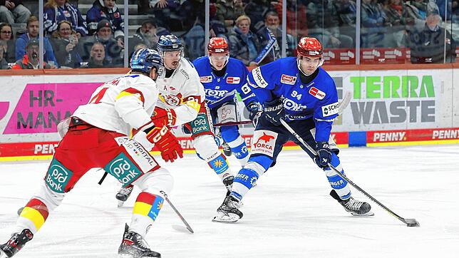 Phil Hungerecker (rechts) musste vergangene Saison verletzungsbedingt lange pausieren. Umso mehr freut sich der Wild-Wings-Angreifer auf ...