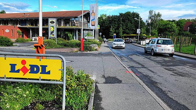 An dieser Stelle ereignete sich der tragische Unfall. Die Seniorin wollte die Kronenstraße überqueren (rechts im Bild), während die ...