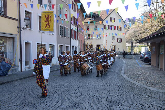 Bild 19: Narrolauf in Laufenburg 2025: Diese Bilder zeigen den farbenprächtigsten Umzug des Jahres!