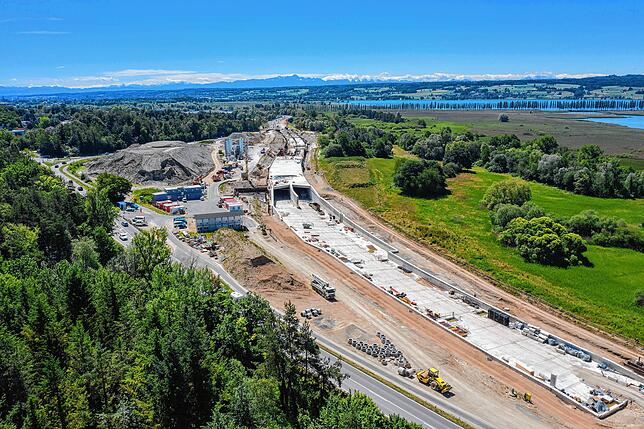 Der B33-Tunnel Waldsiedlung kurz vor Konstanz: Im Hintergrund thronen die Schweizer Alpen.