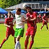 Hier treffen sich Tobias Wild von der DJK (links) und Erik Raab vom FC Königsfeld während des Pokalspiels zum Kopfballduell. Am Sonntag ...