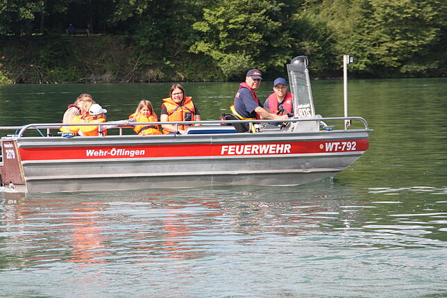 Mit dem Feuerwehrboot konnte den ganzen Tag lang der Rhein erkundet werden.