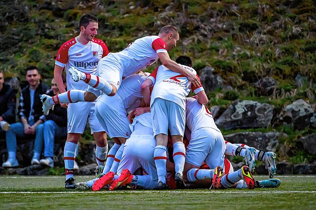 Bild 2: FC Rot-Weiß Weilheim kommt beim 3:2 gegen den SV Buch zum ersten Saisonsieg &ndash; und wir haben Bilder!