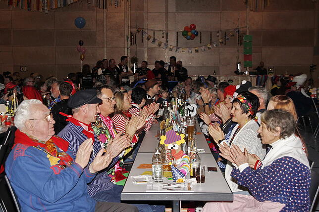 Bild 7: Bilder vom Dorfabend der Narrenzunft Buronia