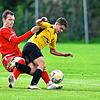 Felix Heuel (links) im Duell mit dem Gutmadinger Justin Reiser.
