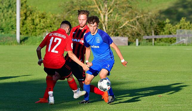 Bild 12: U19 des SC Freiburg besiegt die U18 des Team Aargau beim SV Waldhaus mit 6:0 &ndash; wir haben die Bilder!