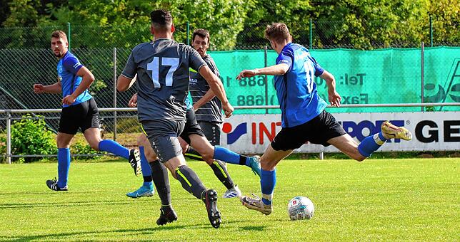Bild 11: FC Hauingen fegt den FV Degerfelden mit 10:1 vom Platz &ndash; und wir haben Bilder vom Spiel
