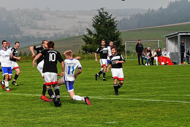 Bild 33: FC Dettighofen bleibt nach 0:2-Niederlage bei der SG Bettmaringen siegloses Schlusslicht der Liga &ndash; und wir haben Bilder!