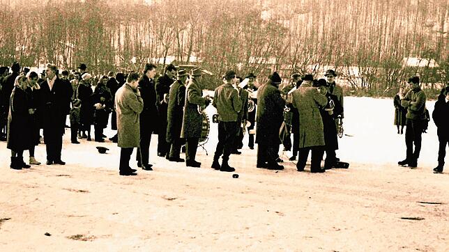 Hugo Thomann, damals Vorsitzender des MVÖ, fotografierte im Februar 1963 ein Promenadenkonzert des Musikvereins am Rhein. Angesichts ...
