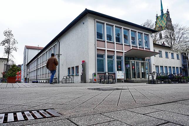 Das frühere Hauptzollamt gehört zum Ensemble des denkmalgeschützten Rathauses samt Kirche dazu. Trotzdem will es die Stadt abreißen und ...