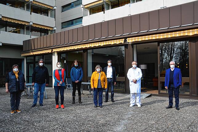 Alle wollen helfen, das Corona-Forum der Espan-Klinik auf den Weg zu bringen (von links): die ehemaligen Patienten Sabine von Staa, ...