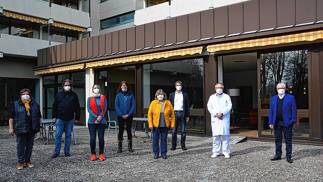 Alle wollen helfen, das Corona-Forum der Espan-Klinik auf den Weg zu bringen (von links): die ehemaligen Patienten Sabine von Staa, ...