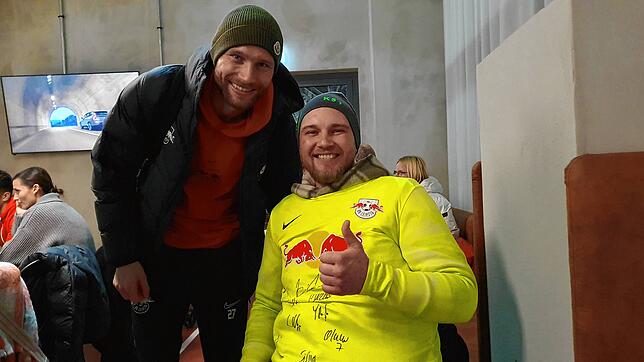 Bild 19: RB Leipzig bereitet Kevin Simanowski einen herzlichen Empfang &ndash; und wir haben Bilder!