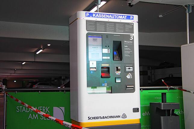 Ein neuer Parkautomat steht bereits im Parkhaus Stadtmitte.