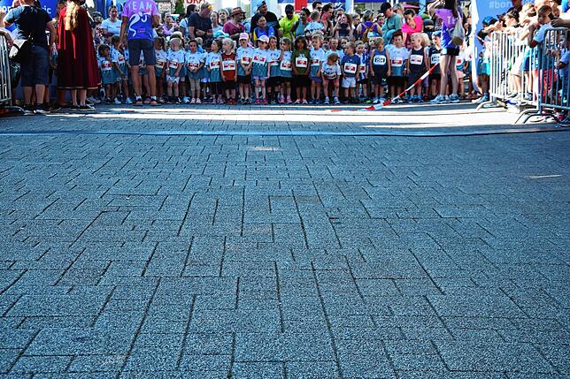 Bild 21: So viele sind beim 14. Trompeterlauf in Bad Säckingen dabei! Hier die Bilder der jüngsten Läufer