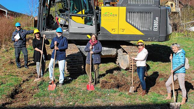 Unter Einhaltung der Maßnahmen, konnte der Spatenstich für das neue Pfarrhaus im April stattfinden.