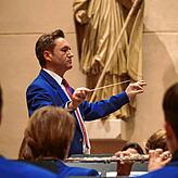 Ein Archivfoto aus der Zeit vor Corona: Benno Kilzer dirigiert im Konzerthaus.