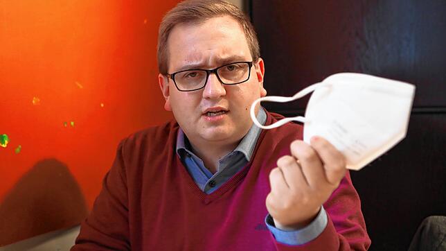 Mario Böhler: Sein böser Blick gilt nicht den Bestimmungen zum Schutz vor der Pandemie, sondern der &bdquo;kindlichen Bockigkeit&ldquo; ...