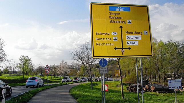 Am Ende von Wollmatingen geht es bei der Kreuzung mit der Westtangente bis jetzt noch geradeaus Richtung Waldsiedlung. Doch diese ...