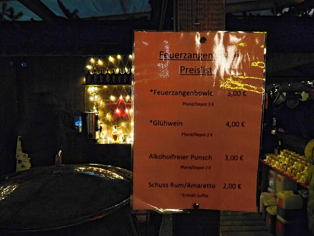 Preisliste am Feuerzangenbowle-Stand neben dem Konzil