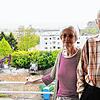 Ilse und Peter Grempels wohnen seit 22 Jahren Am Briel. Den Abriss der alten Gebäude beobachteten sie von ihrem Balkon aus.
