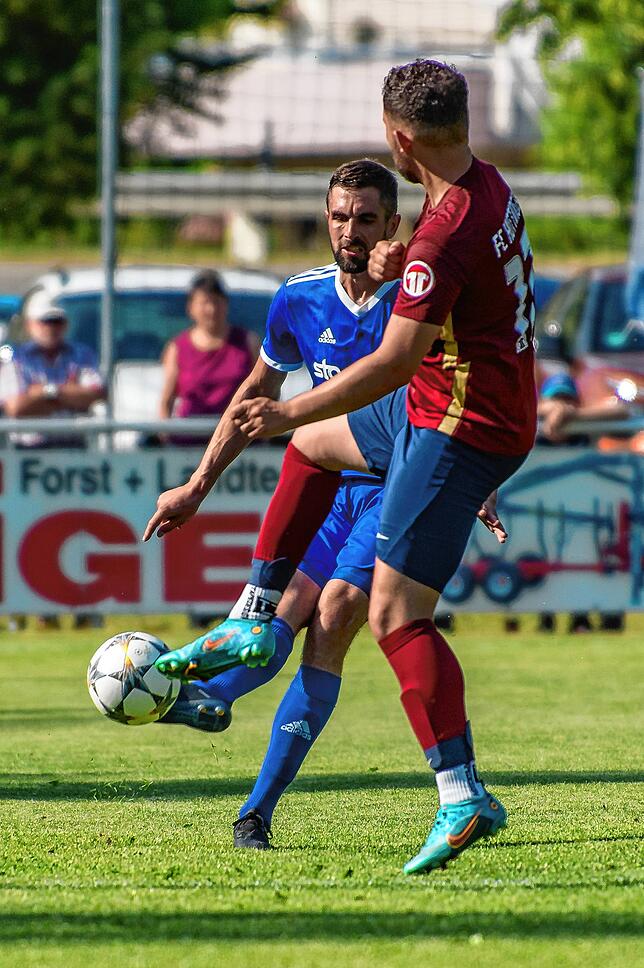Bild 4: FC Weizen legt im Abstiegsspiel zur Kreisliga B ein 3:0 gegen FC Huttingen vor &ndash; wir haben Bilder!