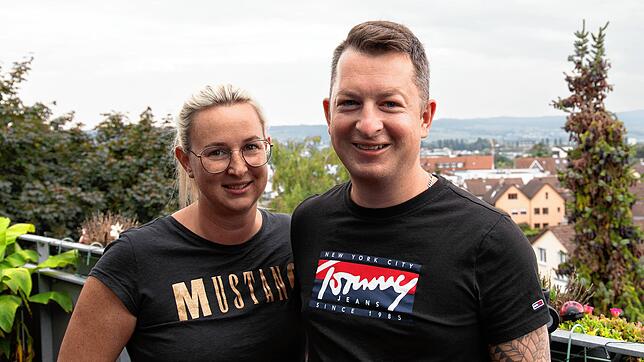 Carolin Wehner und Dennis Peipe wohnen in einer Aufstockung. Der Spar- und Bauverein schafft damit neue Wohnungen.