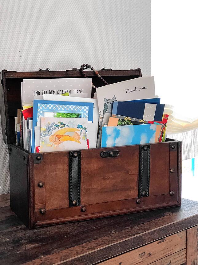 Die Arbeit im Hospiz wird wertgeschätzt. Und das bekommt das Pflegeteam zu spüren. Unzählige Dankeskarten werden in einer Kiste im ...