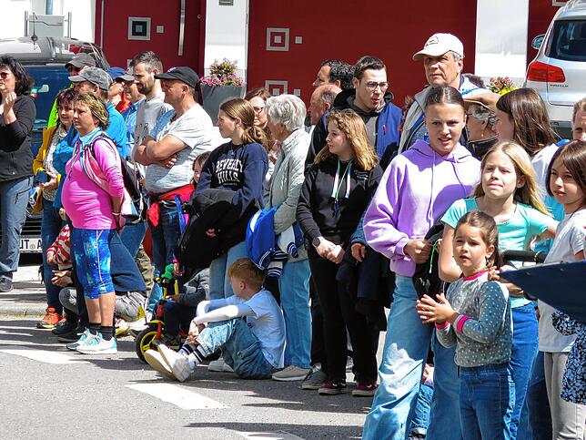 Bild 3: Festzumzug als Höhepunkt des viertägigen Jubiläumsfestes der Harmonie Gutmadingen