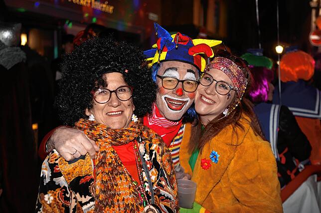 Bild 12: Konstanzer Straßenfasnacht 2025: Weiter geht‘s – auch am Fasnachtssamstag sind die Narren los