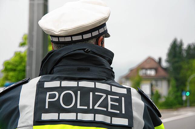 Bei blauen Uniformen sah der Angeklagte rot: Unter Alkohol- und Drogeneinfluss kam es mehrfach zu Gewaltausbrüchen des Angeklagten ...