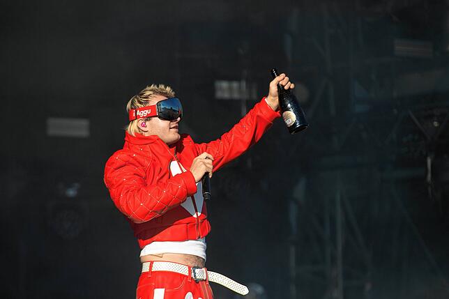 Ski Aggu ist nie ohne Skibrille zu sehen.