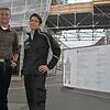 Sebastian Schmäh (links) und Florian Meßmer, Schmähs einstiger Azubi, vor dem eingerüsteten Franziskanertor. Die Zimmerermeister ...