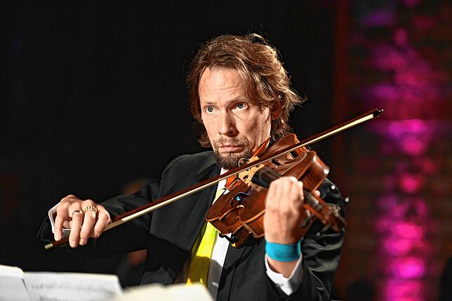 Janis Lielbardis an der Viola ist einer der Streicher.