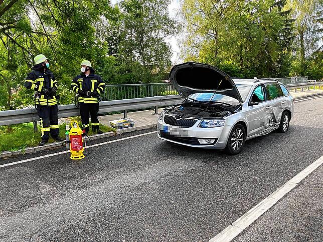 Zwei Fahrzeuge waren bei Hepbach kollidiert.