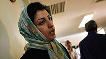 Das Archivbild aus dem Jahr 2007 zeigt die Aktivistin Narges Mohammadi in Teheran. Aktuell sitzt sie wieder einmal im Gefängnis.