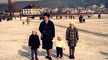 Familie Martin war unter den Menschen, die während der Seegfrörne 1963 die Gelegenheit nutzten, auf dem Eis spazieren zu gehen. Im ...