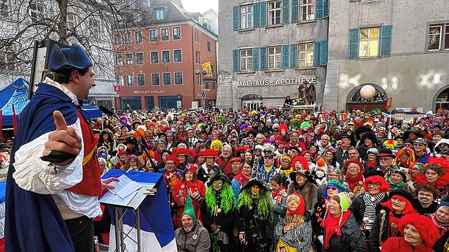 Bild 20: Schmotziger Dunschtig: Auf dem Obermarkt fällt das Jakobiner-Tribunal sein Urteil